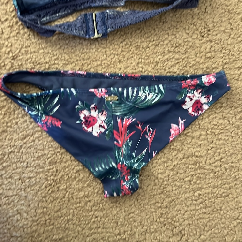 Roxy bikini top:M bottom:S - Picture 6 of 6
